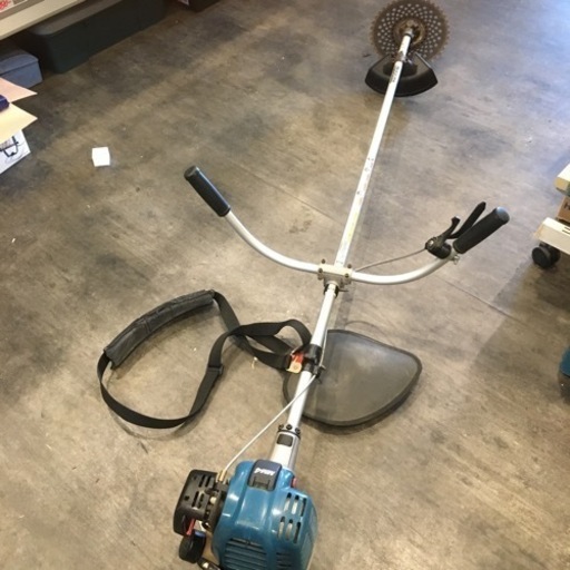 【中古】makita エンジン草刈機 MEM427T