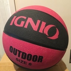 ピンクのバスケットボール