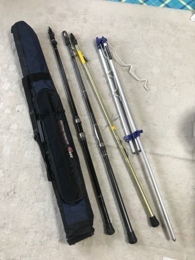 【中古】磯釣り 釣竿 3本セット 三脚・ケース付き
