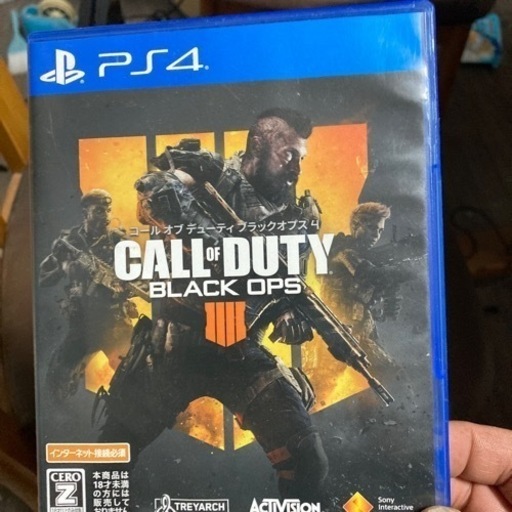 PS4とソフト二個 コントローラ一個