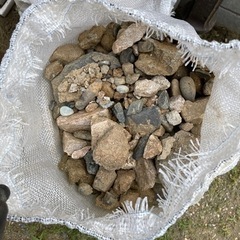石、瓦礫　庭に埋まっていたものです
