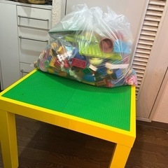 LEGO社製のduplo 大量！ゴミ袋にまとめた全部！机付き！