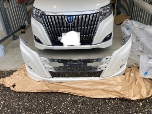 トヨタエスクァイアフロントバンパー