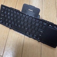 タッチパッド搭載 折りたたみ式 Bluetoothキーボード 