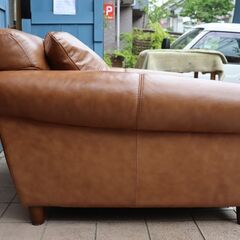 ASPLUND(アスプルンド)取り扱いイギリスHALO(ハロ)の総本革GIL(ギル)ソファ。ヴィンテージテイストの1.5人掛けレザーソファは落ち着いた色合いでどんなインテリアにも良く馴染みます♪CE442
