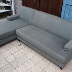 インテリアショップWISEWISE(ワイスワイス)のCOSMO(コスモ) カウチソファです。ゆったりとしたデザインがリビングを快適な空間にしてくれるコーナーソファ。北欧スタイルなどにオススメです。CE443