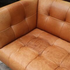 karimoku(カリモク)の最高級ブランドdomani(ドマーニ)のSZA1 本革 2人掛けソファです！存在感溢れるクラシックデザインがお部屋を洗練された印象に演出してくれるレザー ラブソファー♪CF101