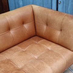 karimoku(カリモク)の最高級ブランドdomani(ドマーニ)のSZA1 本革 2人掛けソファです！存在感溢れるクラシックデザインがお部屋を洗練された印象に演出してくれるレザー ラブソファー♪CF101