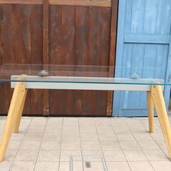 北欧デンマークのブランドBoConcept(ボーコンセプト)のMonza(モンツァ)ダイニングテーブルです。オーク材とスチール、ガラスと異なる素材が見事に融合した、スタイリッシュなモダンスタイル食卓♪CF107