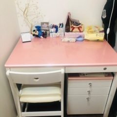 美品】ピンク✖︎ホワイト学習机＋回転チェアセットでお譲りします ...