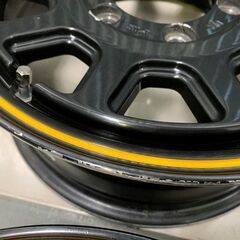 200系ハイエース☆15×6J 6H139.7 ＋33 ブラック/イエローライン ブレ 