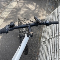 【超美品】Tigora バイシクル　マウンテンバイク　お値下げしました‼︎  札幌　7段変速あり　ジュースホルダー　ロックホルダーあり　26インチ　ホワイト