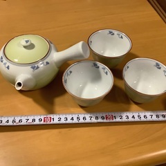 急須と茶碗3個のセット　薄緑色