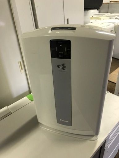 配送可能　ダイキン(DAIKIN) 加湿ストリーマ空気清浄機「うるおい光クリエール」 ホワイト TCK70P-W