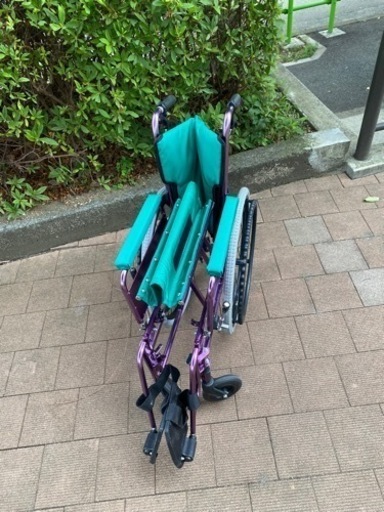 日本ウイールチェア製 転倒防止補助具付き自走式車いす