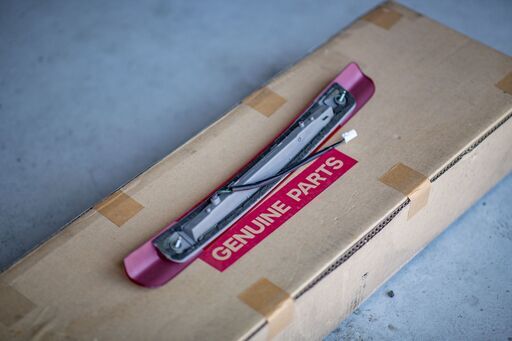 美品】ランドクルーザー ランクル 100 純正ハイマウントストップランプ