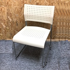 カラフルな椅子　白