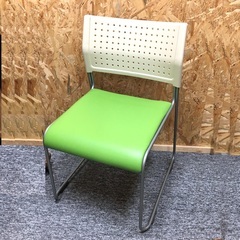 カラフルな椅子　緑