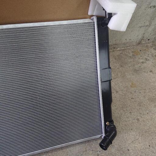 30ハリアーの新品ラジエーター(ACU35W)
