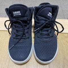 adidas スニーカー