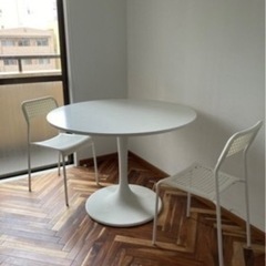 丸テーブルと椅子セット