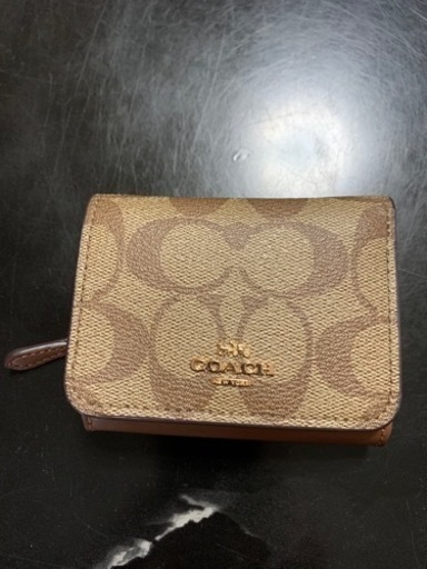 coach三つ折り財布