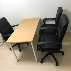 テーブル、オフィスチェア、パーテーション
