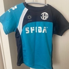 SFIDAサッカークラブのTシャツとズボン