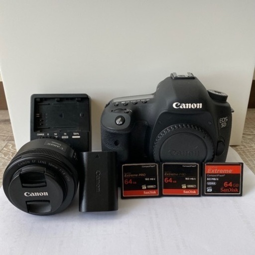 美しい 【美品】Canon5D Mark3 と EF50mmF1.8 単焦点レンズ デジタル一眼