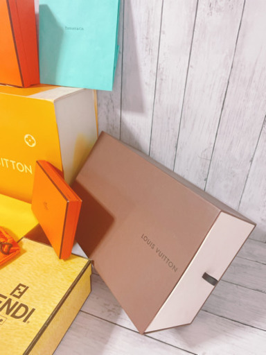 箱 袋 まとめ 大量 特大 ヴィトン フェンディ ティファニー エルメス