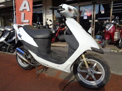 NO.4334　ＺＺ（ジーツー）　２サイクル７．２馬力　ユーロチャンバー付き　１２インチホイール　ディスクブレーキ　リヤスポイラー　ホワイト　☆彡