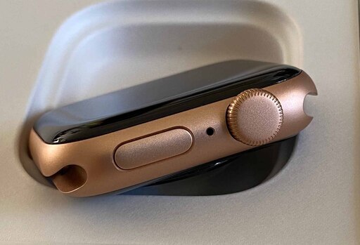 Apple Watch SE(GPSモデル) 40mm アップルウォッチ ゴールド 