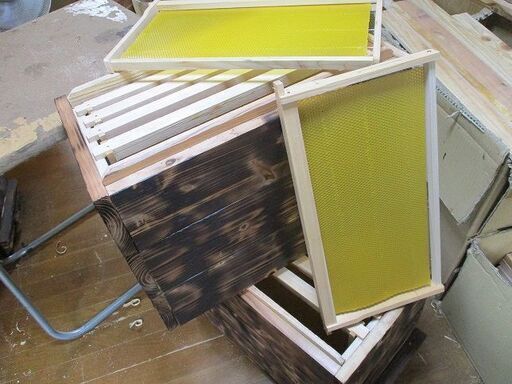 西洋蜜蜂・大容量・上下2段式・巣枠１０入り、巣楚10入り・業務用・【養蜂家始めませんか】（スムシ駆除処理無料）・巣枠、巣楚組取付無料