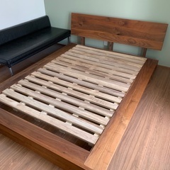 ウォールナット　ダブルベッド　マットレス付き