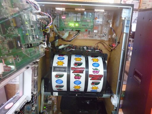 愛品館八千代店】スロット実機5号機 化物語 メダル不要機