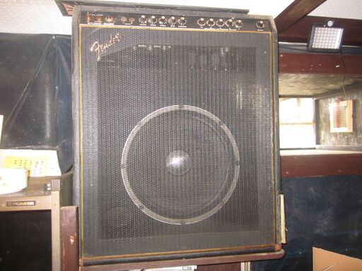 フェンダー・ベースアンプ・ビンテージ 古いフェンダーのベースアンプです。