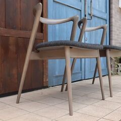 ドイツのメーカーHUKLA(フクラ)社のKASTOR･D(カストール)アームレスチェア2脚セットです。脚と背もたれが一体となったモダンなダイニングチェア。背中になじむ曲線がダイニングを寛ぎ空間に。CF122