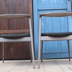 ドイツのメーカーHUKLA(フクラ)社のKASTOR･D(カストール)アームレスチェア2脚セットです。脚と背もたれが一体となったモダンなダイニングチェア。背中になじむ曲線がダイニングを寛ぎ空間に。CF122