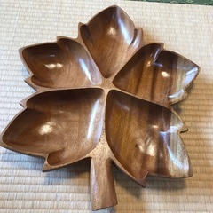 葉の形をした木の皿、プレート　木製