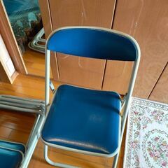 パイプ椅子4脚で400円❦　座る所キレイ❦まだまだ使えます。