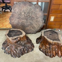 天然木のテーブル