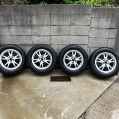 タイヤ　ROADSTONE  15インチ　ほぼ新品に近い〜‼️早いもの勝ち〜‼️