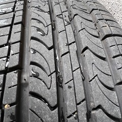 タイヤ　ROADSTONE  15インチ　ほぼ新品に近い〜‼️早いもの勝ち〜‼️