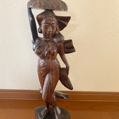バリ島　木彫りの置き物