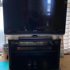 AQUOS 32型TV、Blu-rayプレイヤーセット
