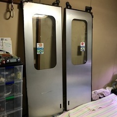 京都市営地下鉄烏丸線10系車両のドア