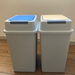 《引き取り終了しました》プッシュ式ゴミ箱2点セット。　お譲りします。