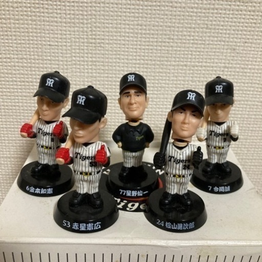 阪神タイガースウイスキー2003年の戦士達赤星選手＆フィギュア5体付き 阪神タイガースウイスキー2003年の戦士達赤星選手＆フィギュア5体付き