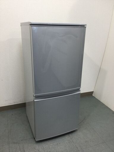 （8/3受渡済）JT4607【SHARP/シャープ 2ドア冷蔵庫】美品 2017年製 SJ-D14C-S 137L 家電 キッチン 冷蔵冷凍庫