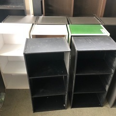 3段カラーボックス、本棚
